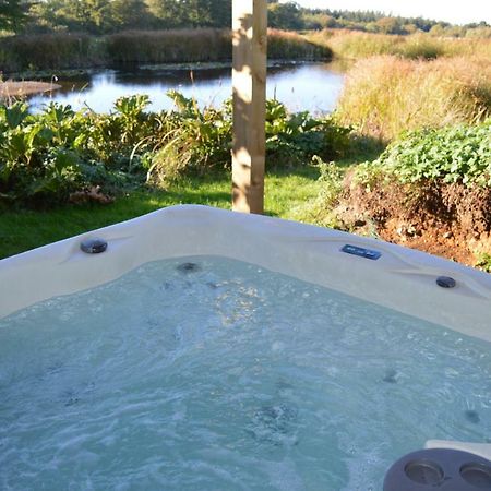 Rose Shepherds Hut Badlesmere エクステリア 写真