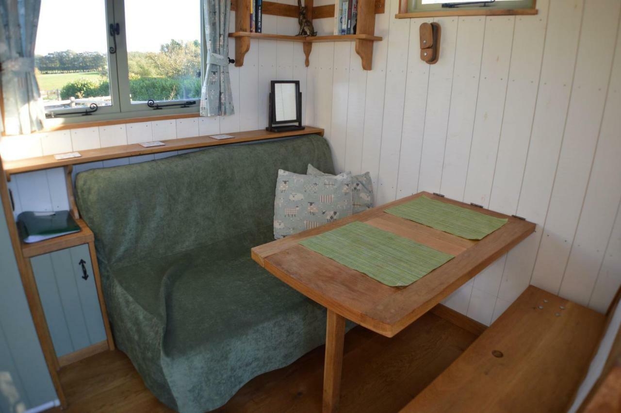 Rose Shepherds Hut Badlesmere エクステリア 写真