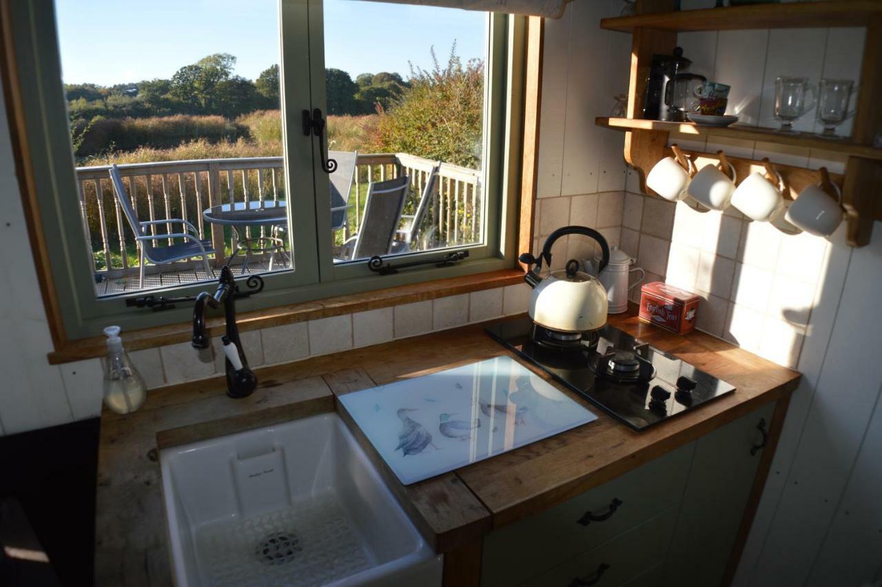 Rose Shepherds Hut Badlesmere エクステリア 写真
